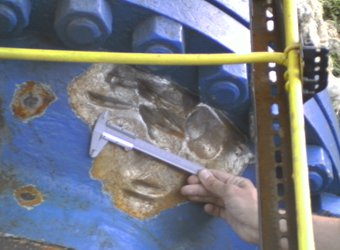 Фрагмент зоны после выборки металла с трещинами